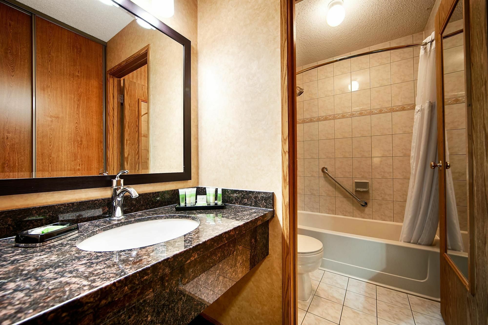 Best Western Plus Country Meadows Inn Aldergrove Eksteriør billede